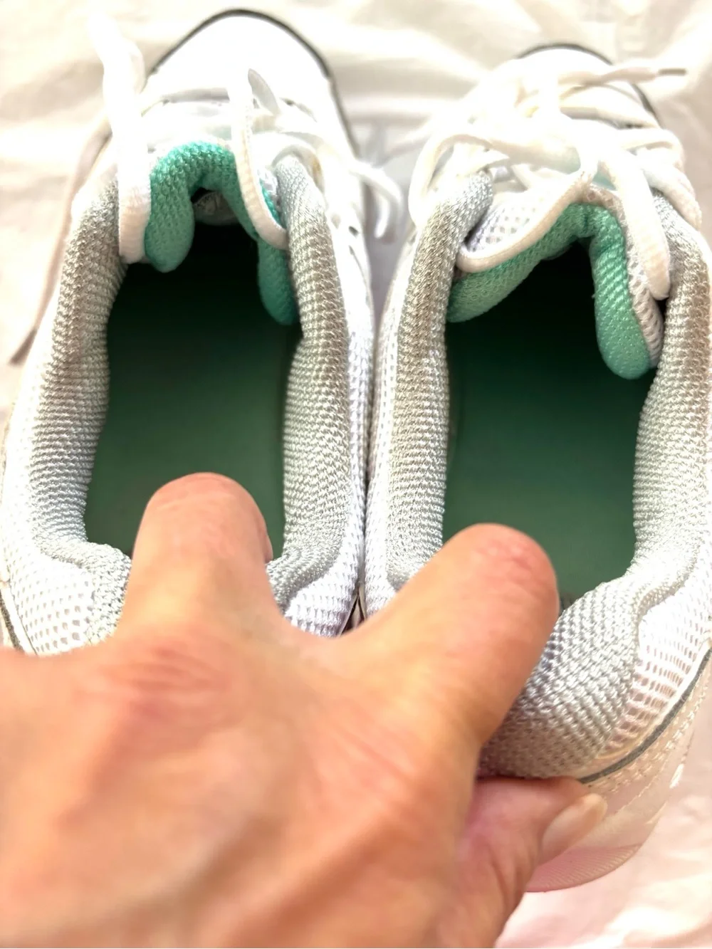 FILA White Aqua Memory Glimpse Walking Sneakers Shoes SZ 8.5 Worn 3X